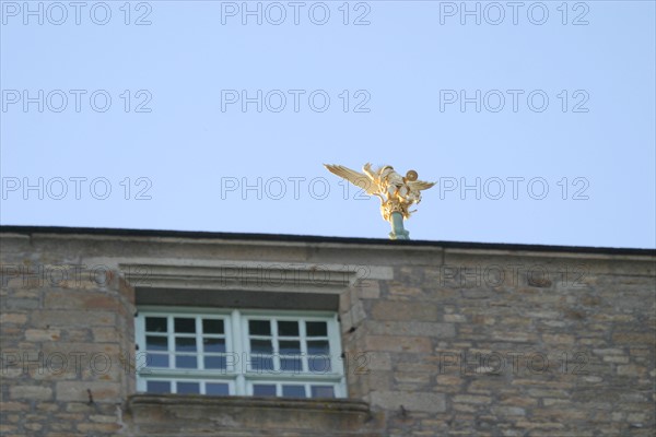 France, Basse Normandie, Manche, pays de la baie du Mont-Saint-Michel, 
sommet de la fleche de la merveille, l'archange sculpteur Emmanuel fremiet,