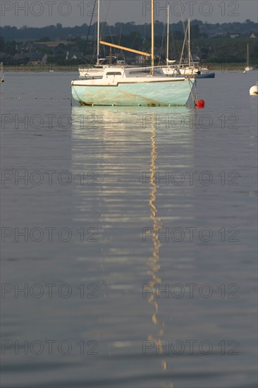 France, Basse Normandie, Manche, pays de coutances, paysage, panorama, pointe d'Agon, bateaux de plaisance a maree haute,