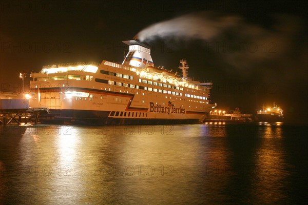 France, Basse Normandie, Manche, Cotentin, Cherbourg, port de commerce, depart de ferry de nuit
le Bretagne de Brittany ferries
rond point Minerve