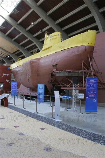 France, Basse Normandie, Manche, Cotentin, Cherbourg, hall de la gare transatlantique, bathyscaphe Archimede a l'entree de la Cite de la Mer