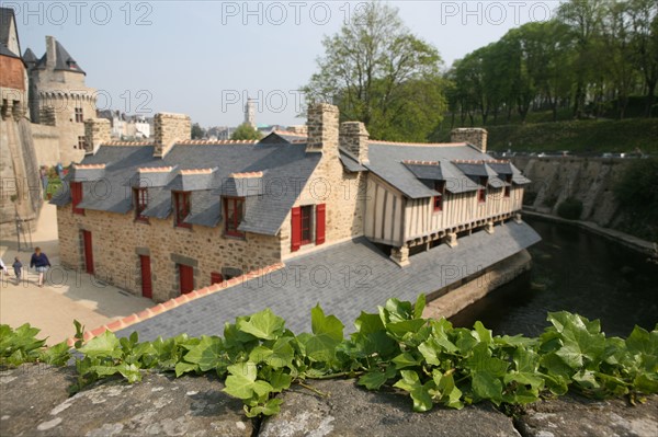 France, Bretagne, Morbihan, Vannes, golfe du Morbihan, anciens lavoirs, remparts, parapet du pont, lierre,