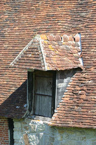 France, Basse Normandie, orne, pays d'auge ornais, toit de tuiles, habitat traditionnel, lucarne, pans de bois, colombages,