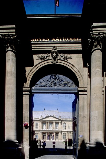 France, Paris 3e, le marais, hotel de soubise, hotel particulier, musee de l'histoire de france, 60 rue des francs bourgeois, facade sur cour, paves, portique, colonnes, portail, porche,