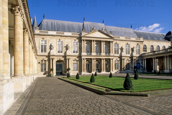 France, Paris 3e, le marais, hotel de soubise, hotel particulier, musee de l'histoire de france, 60 rue des francs bourgeois, facade sur cour, paves, portique, colonnes,