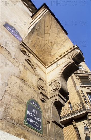 France, Paris 4e, le marais, rue pavee, hotel de lamoignon, bibliotheque historique de la ville de Paris BHVP, hotel particulier, tourelle a l'angle de la rue des francs bourgeois,