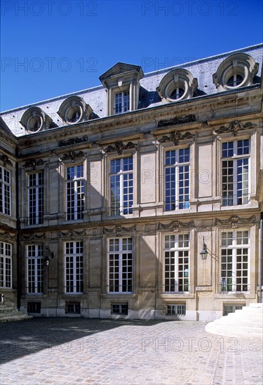France, Paris 4e, le marais, rue de jouy, hotel d'aumont, tribunal administratif, facade sur cour, paves,