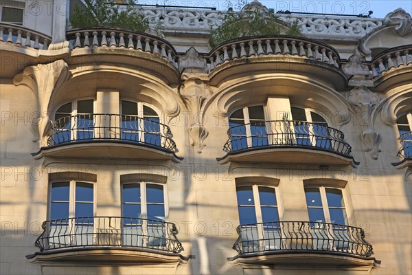 Building 140 rue de Rennes, Paris