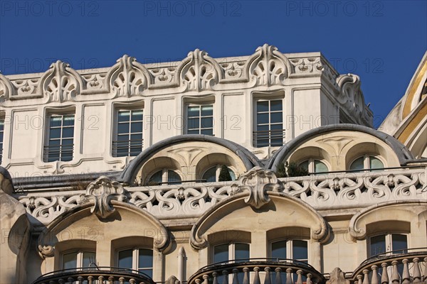 Building 140 rue de Rennes, Paris