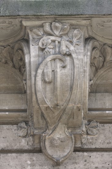 Building 134 rue de Grenelle in Paris (detail)