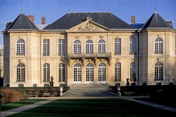 France, Paris 7e, faubourg Saint-Germain, 79 rue de Varenne, hotel biron, musee rodin, hotel particulier, facade sur jardin,