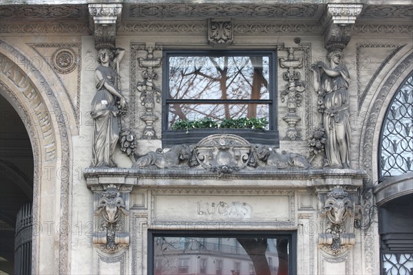 France, Paris 8e, 9 place de la Madeleine, restaurant Lucas Carton, aujourd'hui Senderens, decor facade,