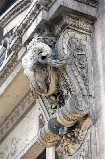 France, Paris 8e, 9 place de la Madeleine, restaurant Lucas Carton, aujourd'hui Senderens, decor facade,