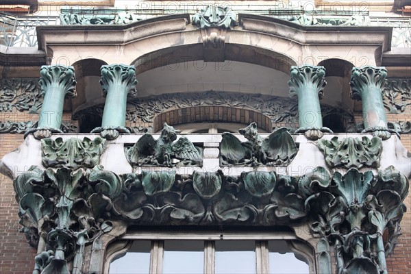 France, Paris 10e, 14 rue d'Abbeville, immeuble art deco, architectes Alexandre et Edouard Autant, 1901, ceramique en gres flamme d'Alexandre Bigot,