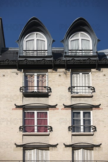 Building Jassedé, 142 avenue de Versailles in Paris