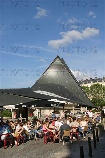 France, Haute Normandie, Seine Maritime, Rouen, place du vieux marche, eglise sainte jeanne d'Arc, terrasses de cafes,