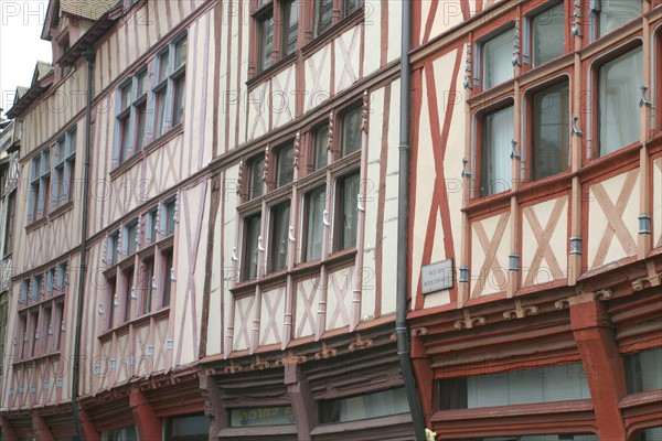 France, Haute Normandie, Seine Maritime, Rouen, rue des bons enfants, maisons a pans de bois, colombage, encorbellement, paves, medieval, medieval, habitat traditionnel,