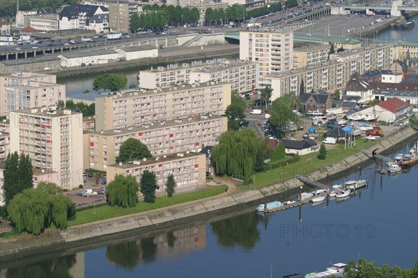 France, Haute Normandie, Seine Maritime, Rouen, panorama depuis la cote sainte catherine, vue generale, ile Lacroix et la rive gauche avec la tour des archives, tours, immeubles,