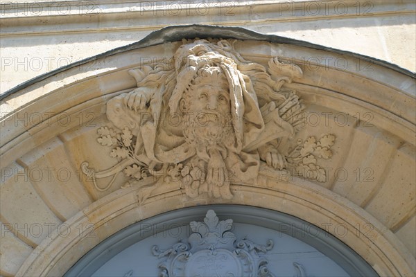 France, Haute Normandie, Seine Maritime, Rouen, rue aux ours, detail du porche d'un hotel particuller, mascaron, figure, homme,