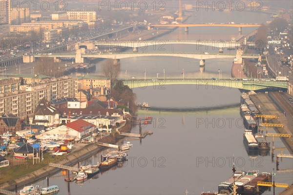 France, Haute Normandie, Seine Maritime, Rouen, rive gauche, ile Lacroix, vue depuis la cote sainte catherine, panorama, la Seine, ponts :Corneille, boieldieu, jeanne d'arc, guillaume le conquerant