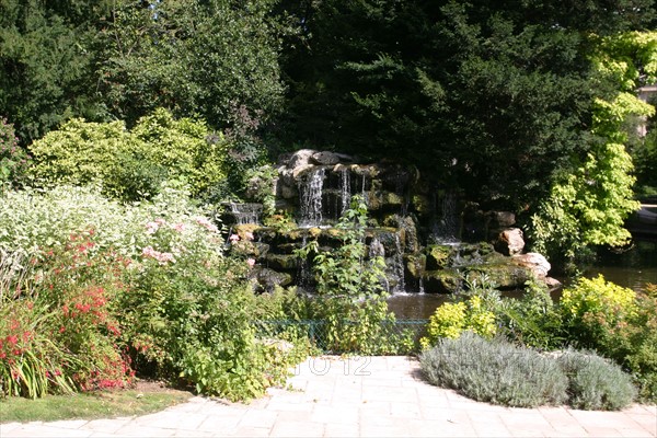 France, Haute Normandie, Seine Maritime, Rouen, avenue jeanne d'arc, square verdrel, plantes, cascades, eau, jardin public,