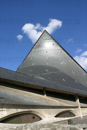 France, Haute Normandie, Seine Maritime, Rouen, place du vieux marche, eglise sainte jeanne d'Arc, toiture d'ardoises, moineau, architecte louis arretche,