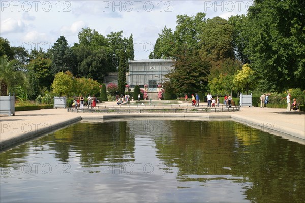 France, Haute Normandie, Seine Maritime, Rouen, rive gauche, jardin des plantes, fleurs, nature, jardin public, bassin, serre,