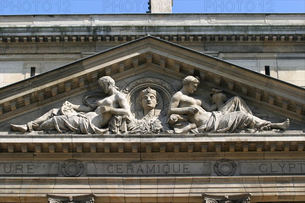 France, Haute Normandie, Seine Maritime, Rouen, musee des beaux arts, 1 place restout, facade, detail fronton sculpte,