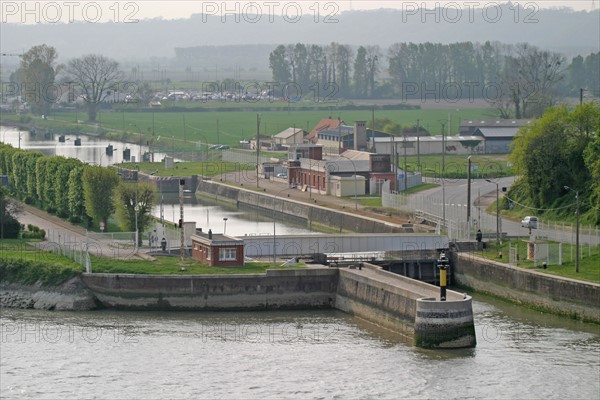 France, Haute Normandie, Seine Maritime, vallee de la Seine, ecluses de Tancarville, canal,