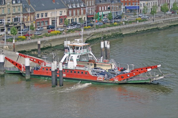 France, Haute Normandie, Seine Maritime, bac de duclair remplacant, depuis la passerelle d'un cargo, la Seine,