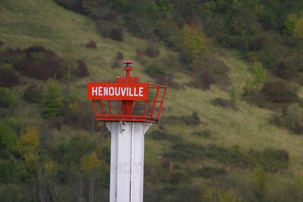 France, Haute Normandie, Seine Maritime, vallee de la Seine, signalisation des berges du fleuve, henouville, foret,