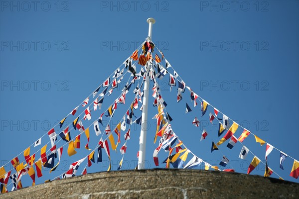 France, Haute Normandie, Seine Maritime, pays de Caux, Saint-Valery-en-Caux, port, pavois, pavillons,