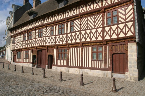 France, Haute Normandie, Seine Maritime, pays de Caux, Saint-Valery-en-Caux, maison Henri IV, colombages, pans de bois, decor, office du tourisme,