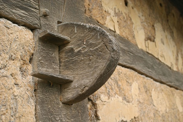 France, Haute Normandie, Seine Maritime, pays de Caux, le bourg dun, habitat traditionnel, colombage et torchis, detail charpente,