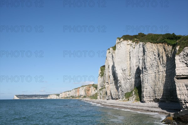 France, Haute Normandie, Seine Maritime, pays des hautes falaises, yport, la plage et les falaises amont,