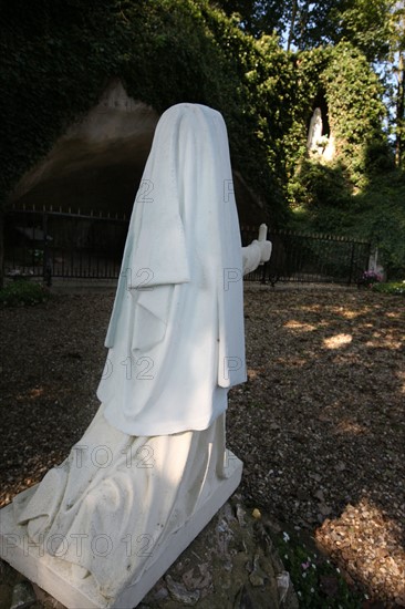 France, Haute Normandie, Seine Maritime, pays du caux maritime, Criquetot-sur-Ouville, replique de la grotte de Lourdes, religion, pelerinage,