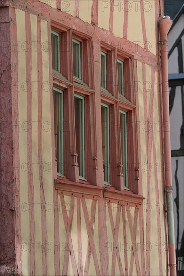 France, Haute Normandie, Seine Maritime, Rouen, rue des bons enfants, habitat traditionnel, maisons a pans de bois, colombages, fenetres, medieval,