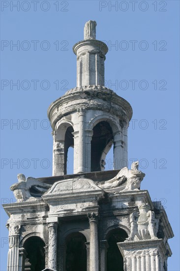 France, Haute Normandie, Seine Maritime, Rouen, fierte Saint-Romain, edicule renaissance, face a la halle aux toiles, colonnes, tour,