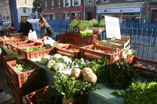 France, Haute Normandie, Seine Maritime, Rouen, marche du week end, place saint marc, alimentation et brocante, gastronomie, antiquites,