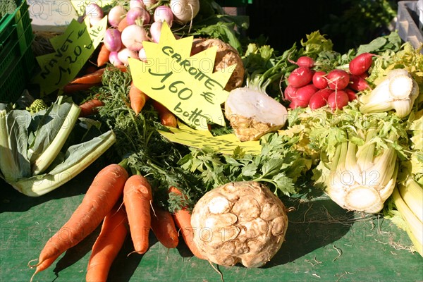 France, Haute Normandie, Seine Maritime, Rouen, marche du week end, place saint marc, alimentation et brocante, gastronomie, legumes,