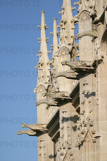 France, Haute Normandie, Seine Maritime, Rouen, palais de justice, tribunal, institution, monument historique restaure en 2007, gargouilles au role purement decoratif de l'aile ouest sur la rue aux juifs