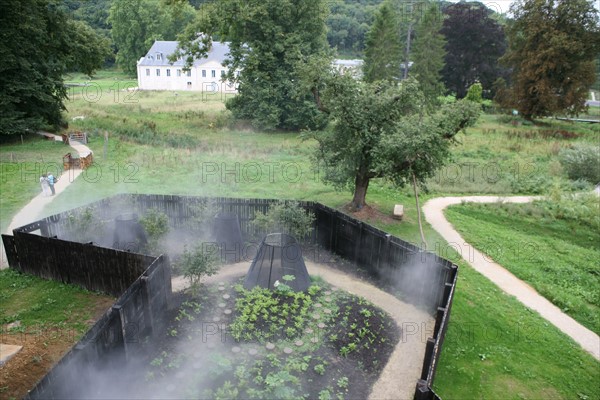 France, Haute Normandie, Seine Maritime, vallee de la Seine, gruchet le valasse, parc EANA, consacre au developpement durable, environnement, jardin, brume,