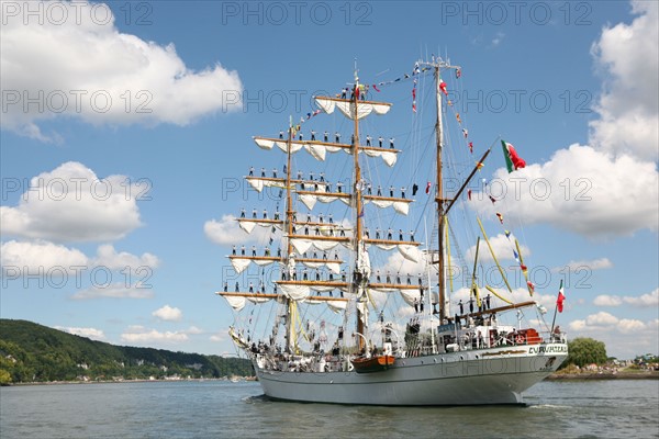 France, Haute Normandie, Seine maritime, vallee de la Seine, armada 2008, 14 juillet 2008, grande parade en Seine, grands voiliers, navire mexicain cuauhtemoc, marins dans la mature,