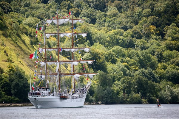 France, Haute Normandie, Seine maritime, vallee de la Seine, armada 2008, 14 juillet 2008, grande parade en Seine, grands voiliers, navire mexicain cuauhtemoc, marins dans la mature,