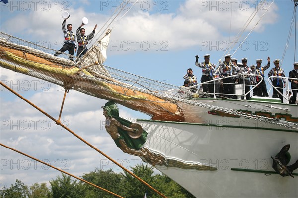 France, Haute Normandie, Seine maritime, vallee de la Seine, armada 2008, 14 juillet 2008, grande parade en Seine, grands voiliers, navire mexicain cuauhtemoc, marins dans la mature,