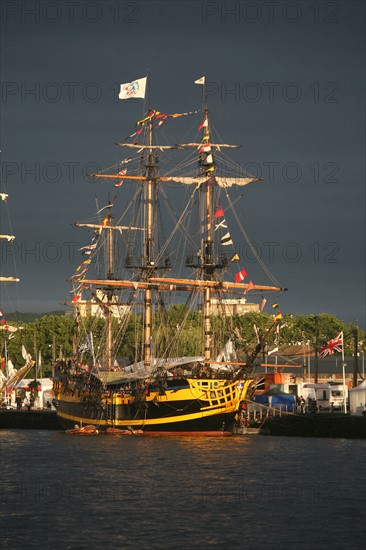 France, Haute Normandie, Seine Maritime, Seine, Rouen, armada 2008, grands voiliers, nuit, ciel d'orage, cathedrale,