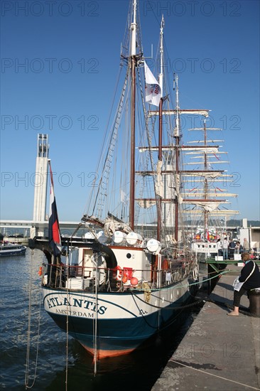 France, Haute Normandie, Seine maritime, vallee de la Seine, armada 2008, Rouen, sur les quais, navire atlantis