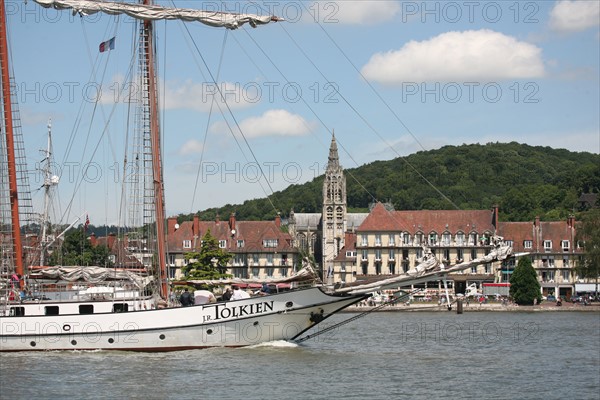 France, Haute Normandie, Seine maritime, vallee de la Seine, armada 2008, Rouen, montee des navires en Seine pour l'armada, jr tolkien a caudebec