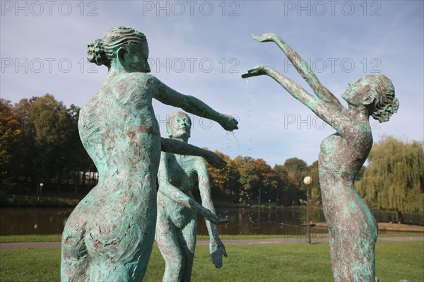 France, Haute Normandie, Seine Maritime, pays de bray, forges les eaux, promenade du bois de l'epinay, etang, sculpture dans le parc,