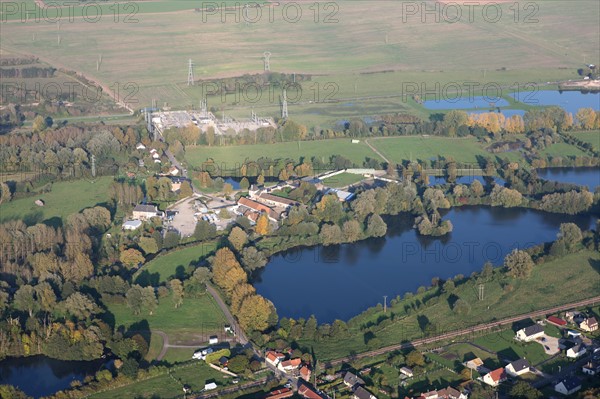 France, Haute Normandie, Seine Maritime, pays de la bresle maritime, vue aerienne, survol de la vallee de la bresle maritime, champs, agriculture, etangs, beauchamp - le lieu dieu