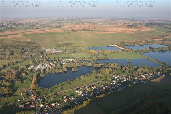 France, Haute Normandie, Seine Maritime, pays de la bresle maritime, vue aerienne, survol de la vallee de la bresle maritime, champs, agriculture, etangs, beauchamp, le lieu dieu